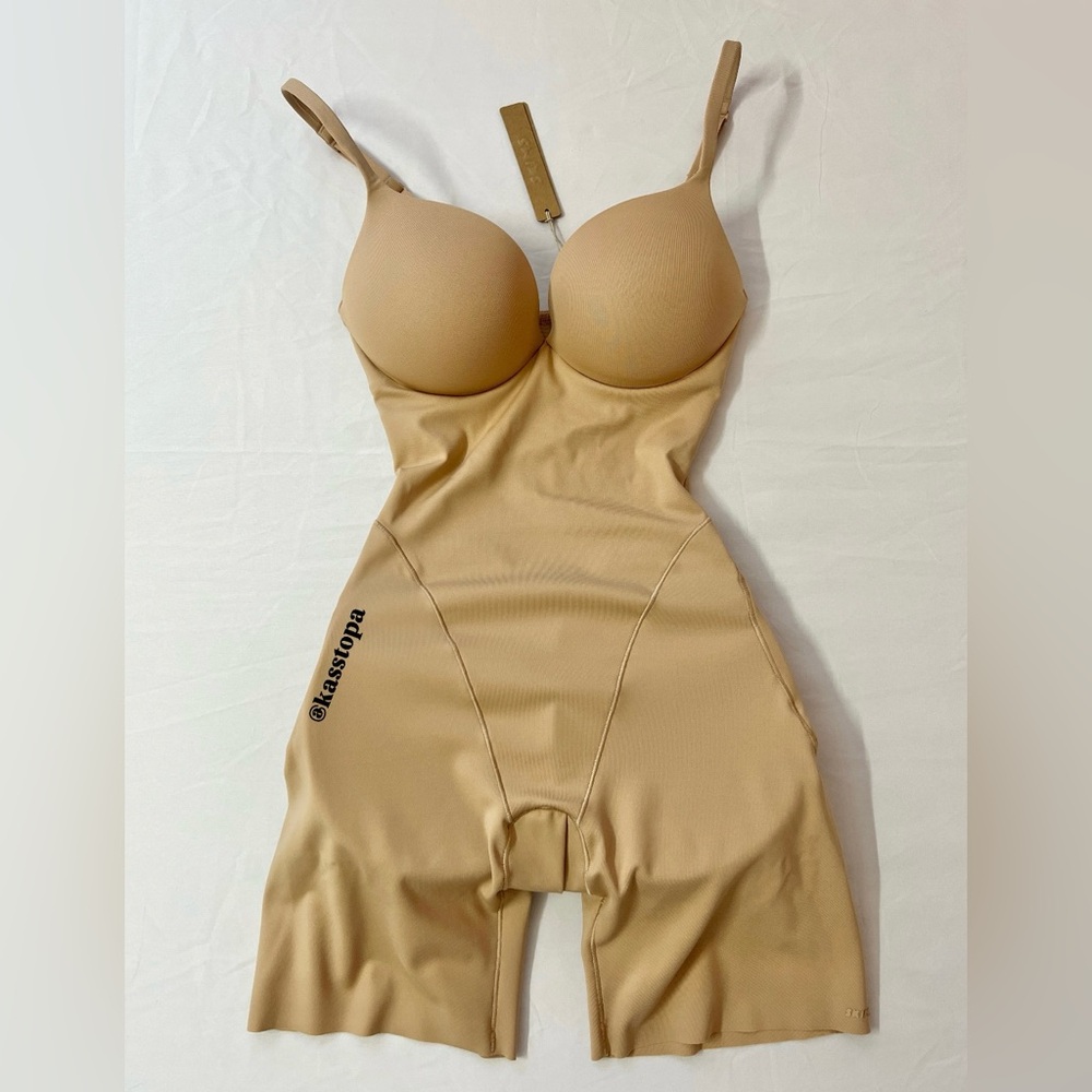 SKIMS Ultimate Body Push Up Butt Enhancing Padded Mid Thigh Bodysuit Bra